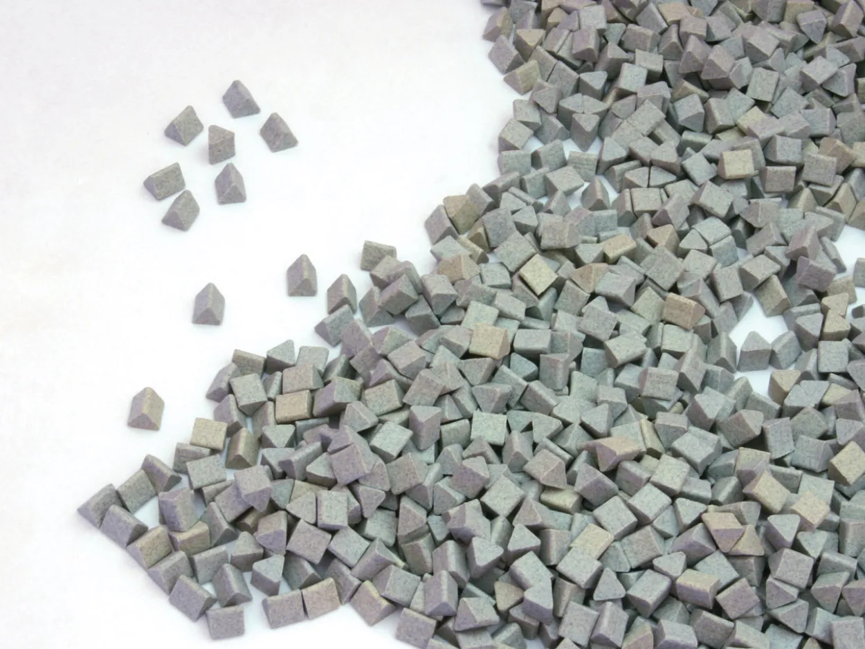 Ceramic Pyramid Chips 6mm 1kg