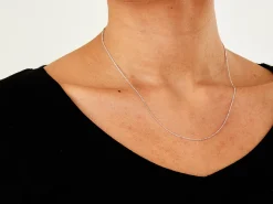 9ct White Gold 0.8mm Diamond Cut Curb Chain 18