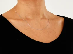 9ct White Gold 0.8mm Diamond Cut Oval Belcher Chain 18