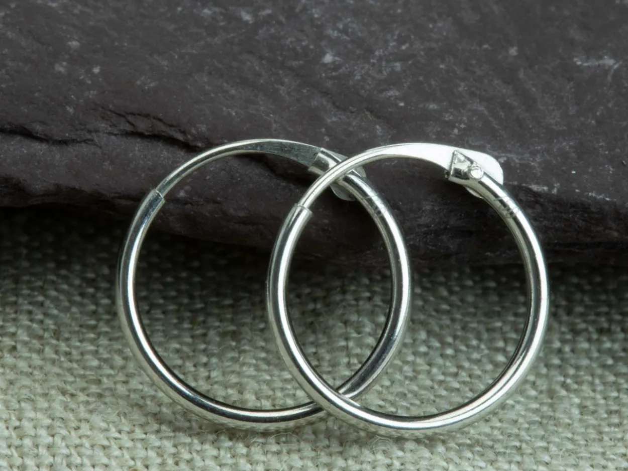 18ct White Gold 11.0mm Hinged Sleeper Hoop Earrings, Pack Of 2, 100% Recycled Gold