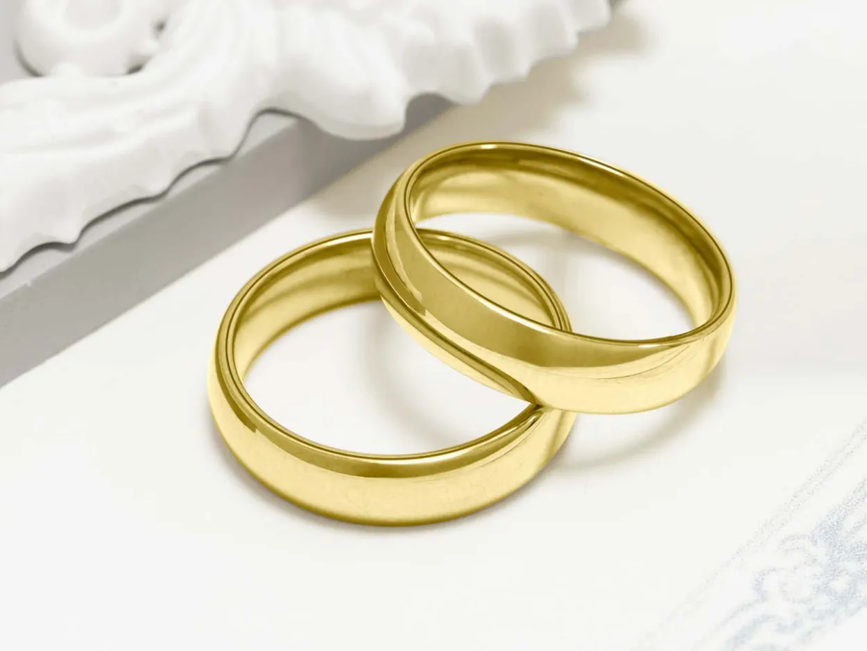 18ct Yellow Gold Court Wedding Ring 5.0mm, Size W, 3.80g Super Lightweight, Laser Hallmarked, Wall Thickness 1.8mm, 100% Recycled Gold