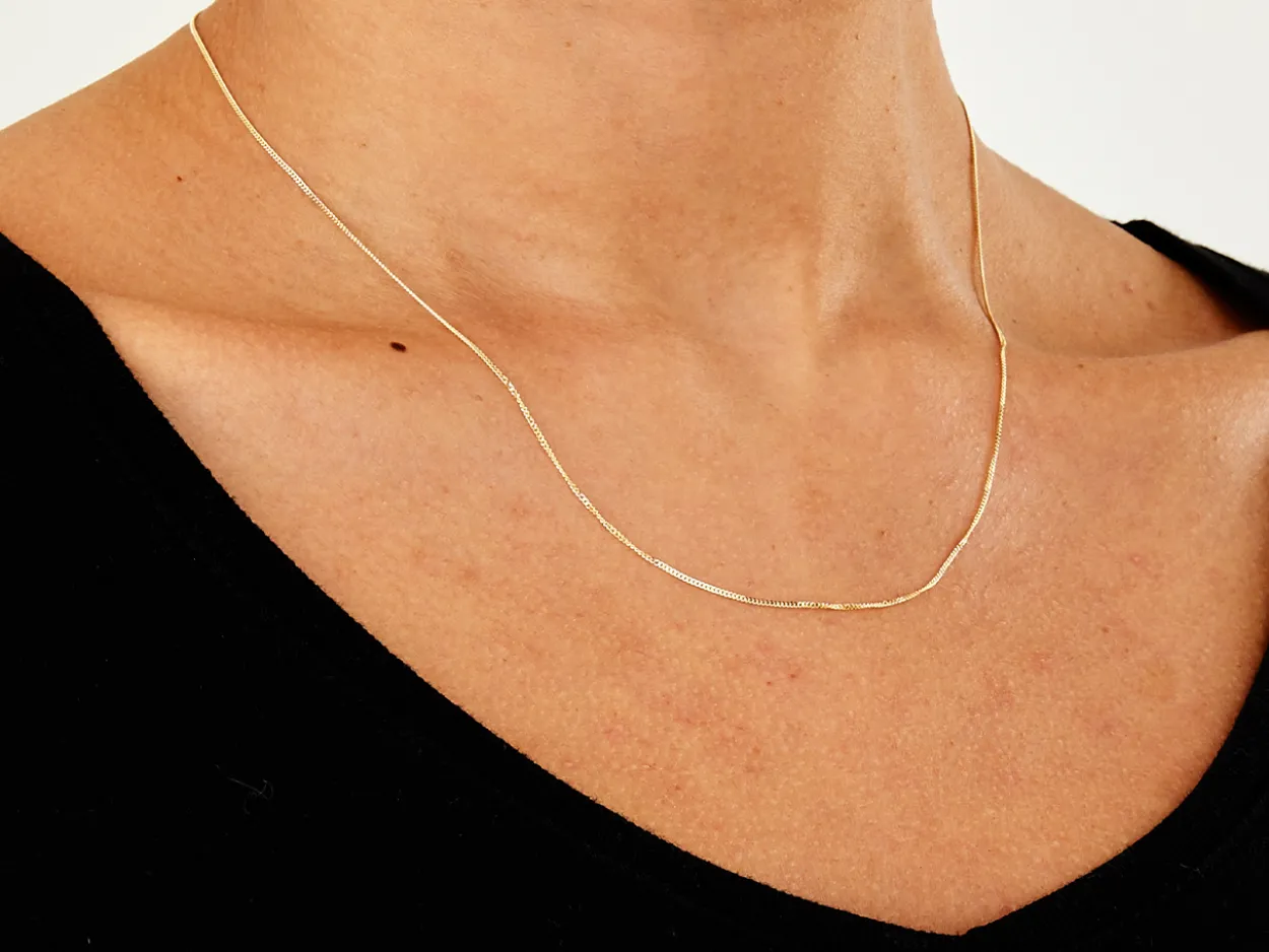9ct Yellow Gold 0.8mm Diamond Cut Curb Chain 18"/45cm Hallmarked