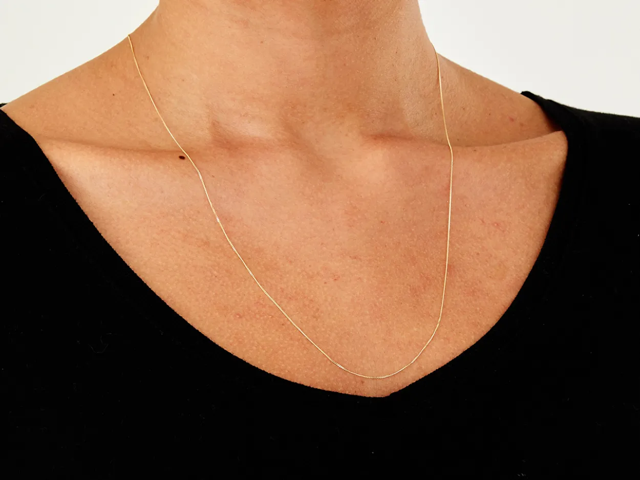 9ct Yellow Gold 0.5mm Diamond Cut Curb Chain 22"/55cm Unhallmarked