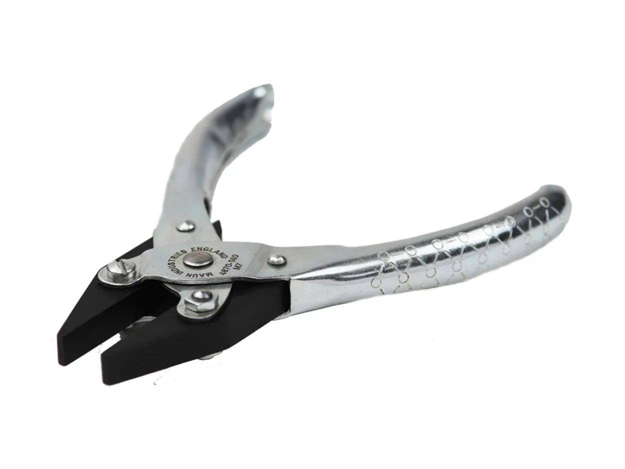 Maun Flat Nose Pliers 140mm/5.5" Parallel Action, With Smooth Jaws