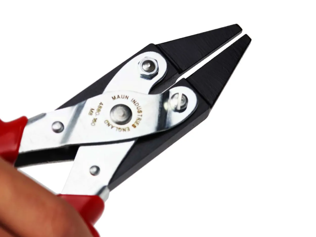 Maun Thin Flat Nose Pliers 160mm/6.5" Parallel Action, With Smooth Jaws And Comfort Grip Handle